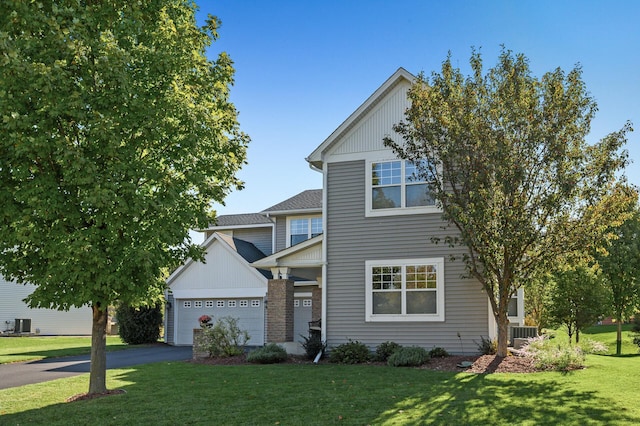 view of front property featuring a front yard