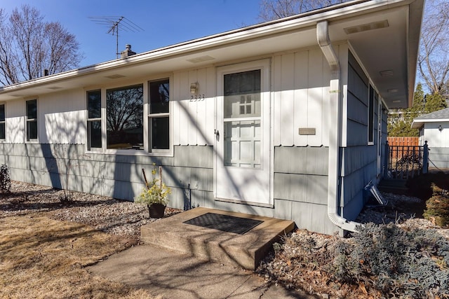 property entrance with fence