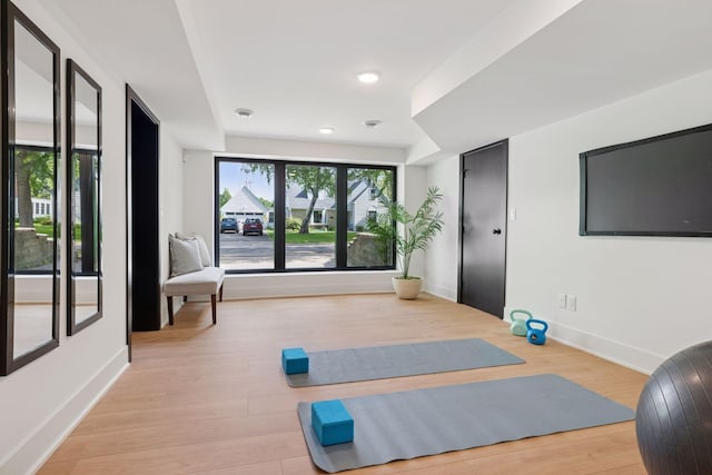 651 Sue Pl, Saint Paul, MN 55116 - exercise area with light wood-type flooring and baseboards
