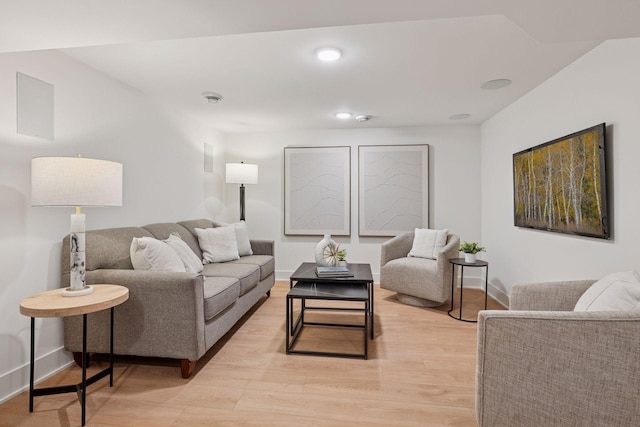 651 Sue Pl, Saint Paul, MN 55116 - living area featuring light wood-style floors, baseboards, and recessed lighting