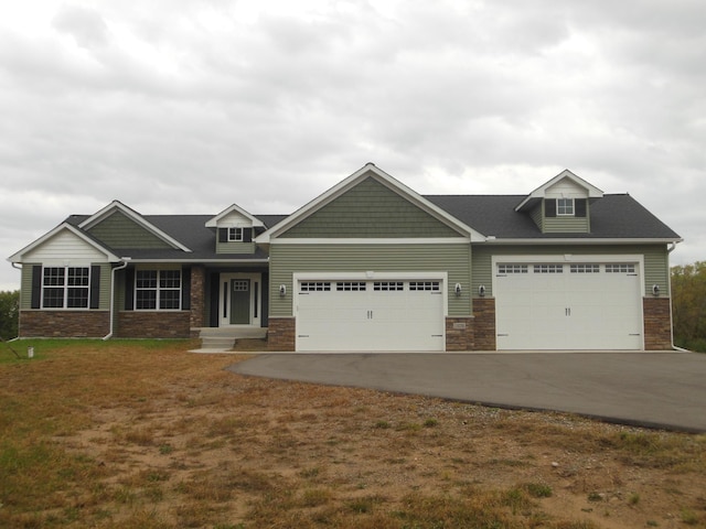 craftsman house featuring a garage