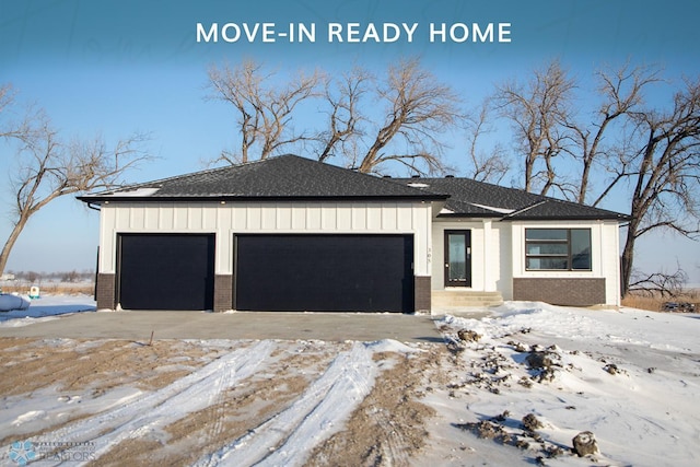 view of front of property featuring a garage