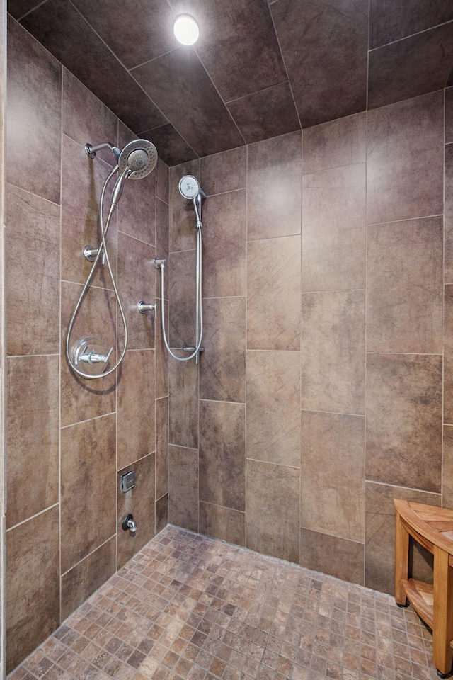 bathroom featuring tiled shower
