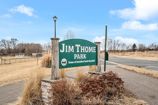 view of community / neighborhood sign