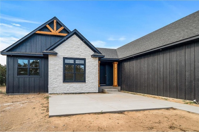 view of front of home featuring a patio area