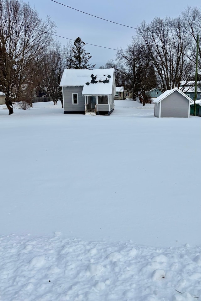 view of yard layered in snow