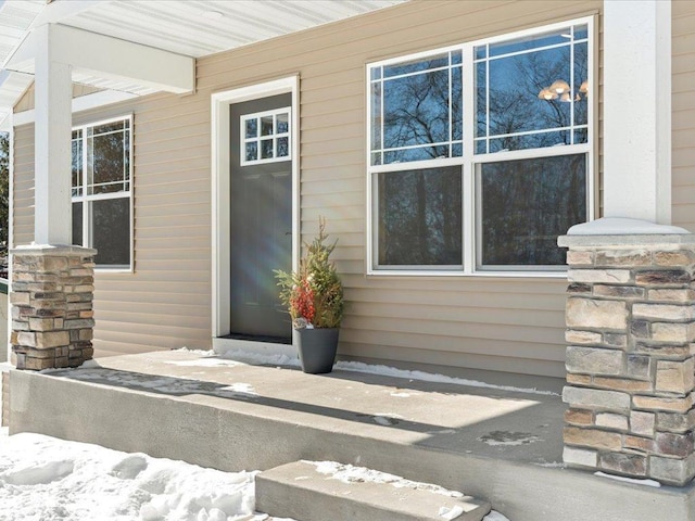 property entrance featuring a porch