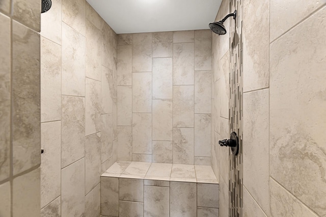 bathroom featuring a tile shower