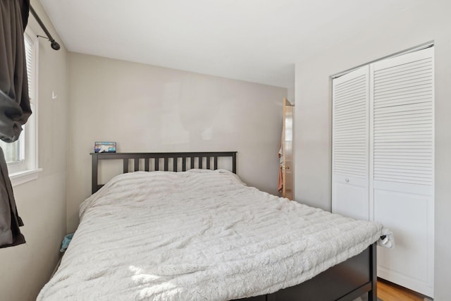 bedroom featuring a closet