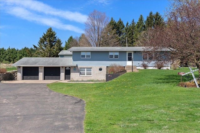 view of front of property with a garage, a front lawn, and driveway