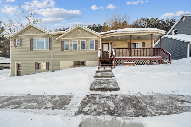 view of front of property featuring covered porch