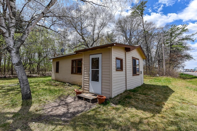 view of outdoor structure with a yard