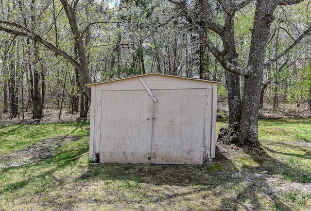 view of outbuilding featuring a yard