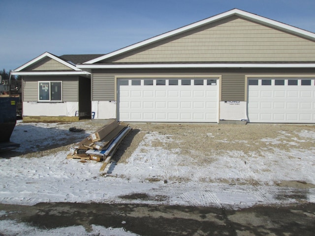 view of front facade with a garage