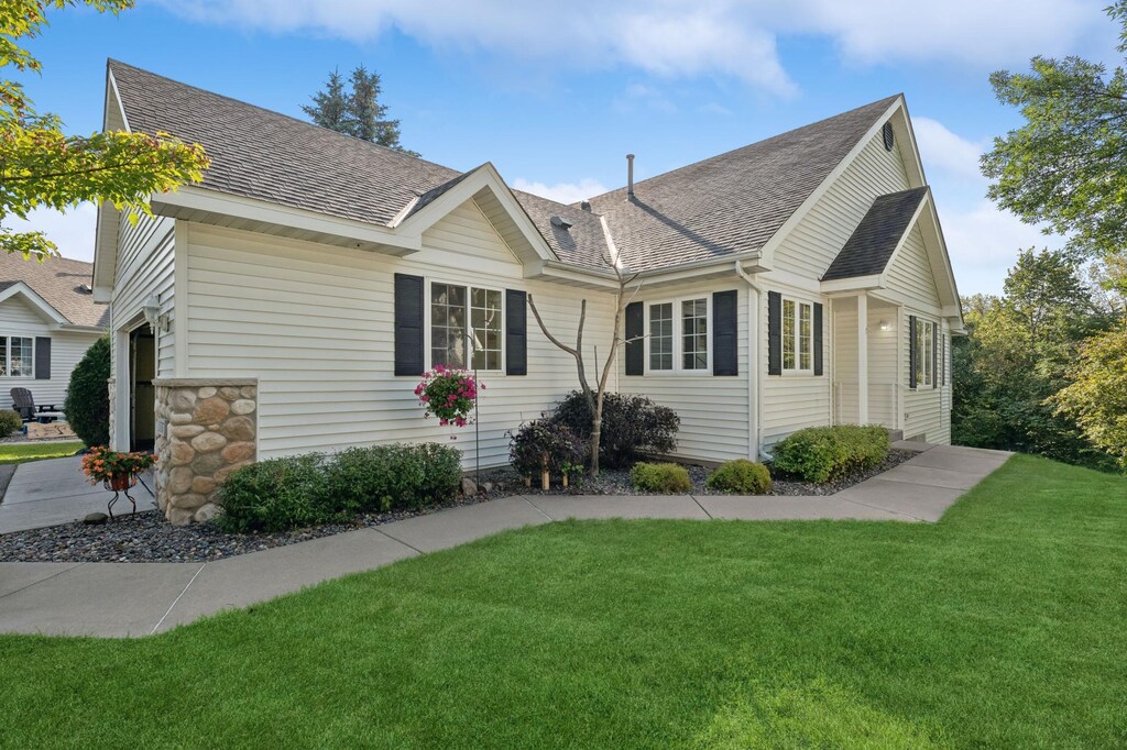 11767 36th Cir NE, Saint Michael, MN 55376 - view of front of house featuring a front yard and roof with shingles