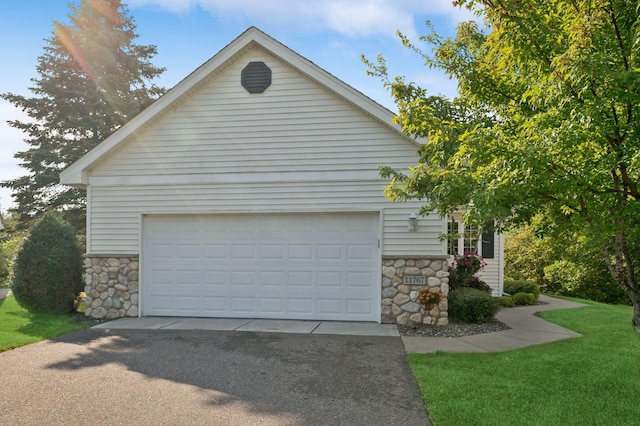 11767 36th Cir NE, Saint Michael, MN 55376 - garage with driveway