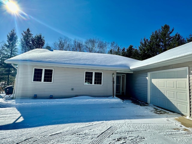 view of front facade with a garage