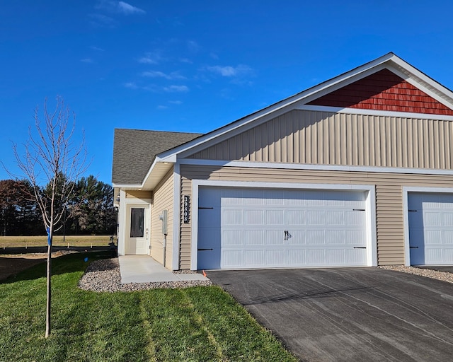 view of front of home featuring a garage and a front lawn