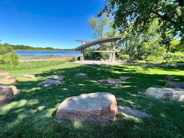 view of yard featuring a water view