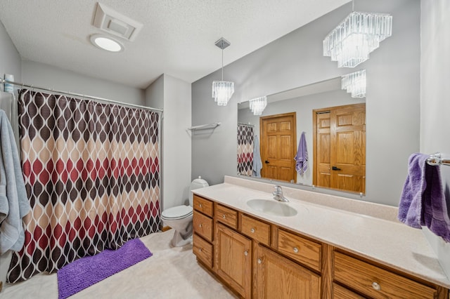 bathroom with a textured ceiling, toilet, a notable chandelier, visible vents, and vanity