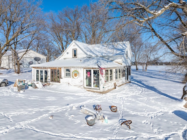 view of front of property