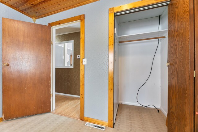 unfurnished bedroom featuring light floors, a closet, visible vents, and baseboards