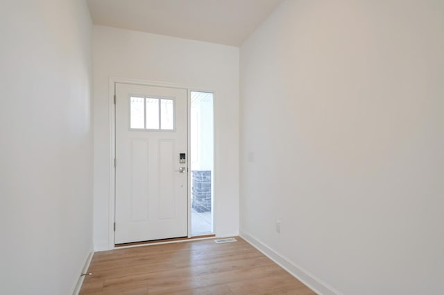 entryway with visible vents, light wood-style floors, and baseboards