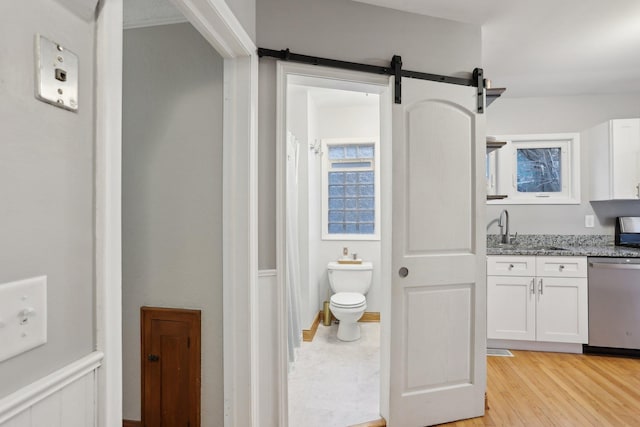 bathroom featuring vanity, curtained shower, toilet, and wood finished floors