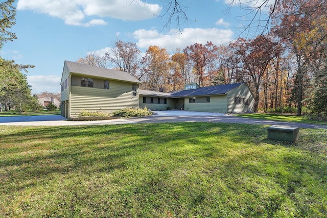 view of front of property with a front lawn