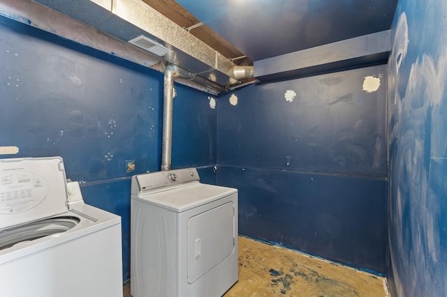 laundry room featuring laundry area, visible vents, and washing machine and clothes dryer