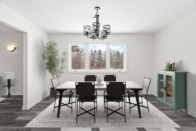 dining area with a chandelier, dark wood-style flooring, and baseboards