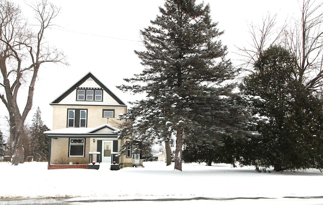 view of front facade with stucco siding