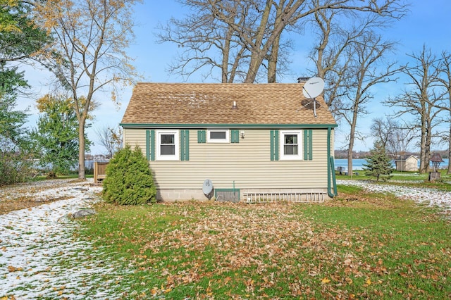 rear view of house featuring a lawn