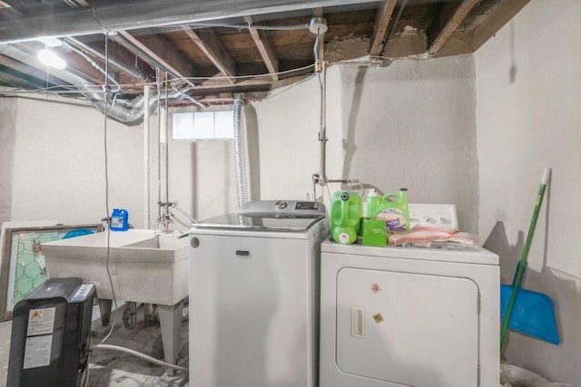 laundry room with sink and washing machine and dryer