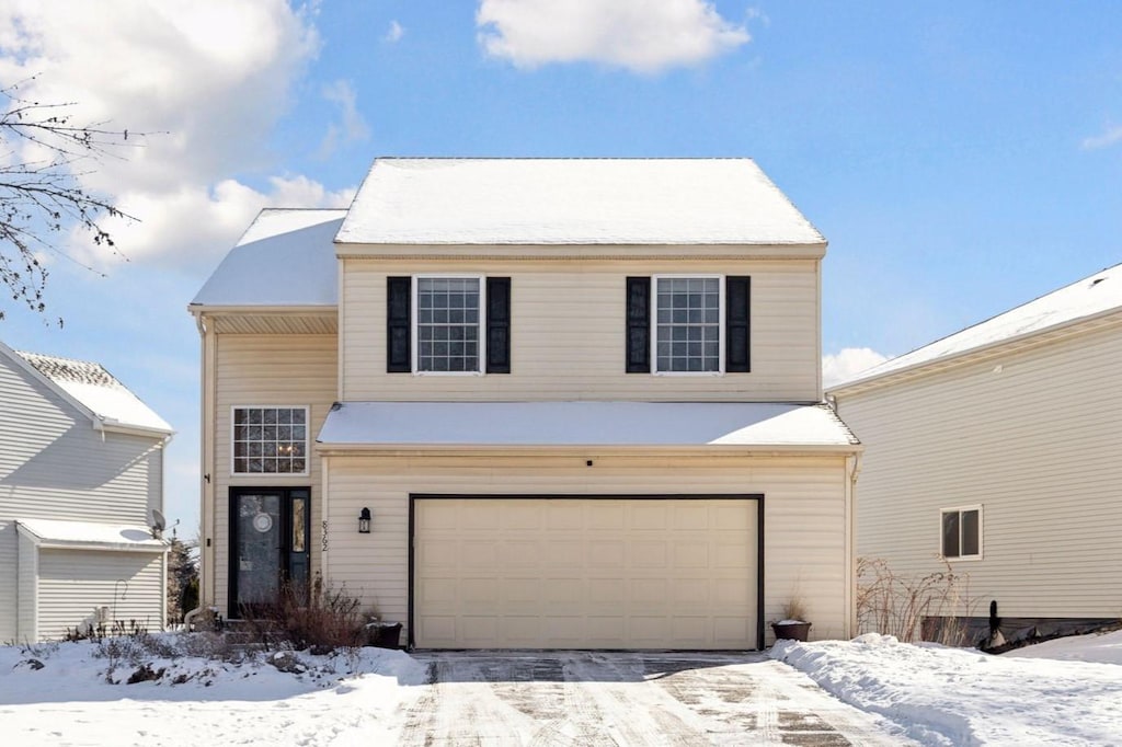 view of front facade featuring a garage