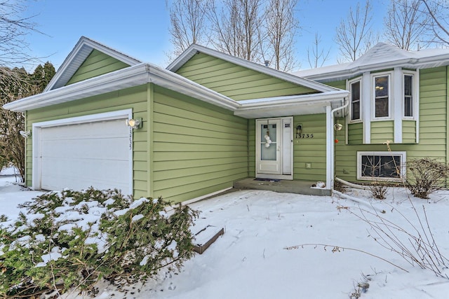 view of front facade with a garage