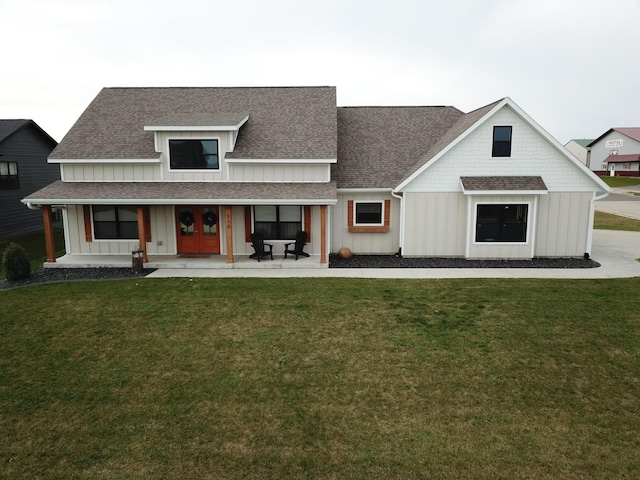 view of front facade featuring a porch and a front lawn