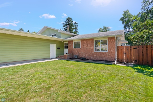 view of front of home with a front yard