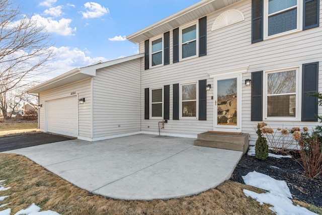 view of front facade with an attached garage and driveway