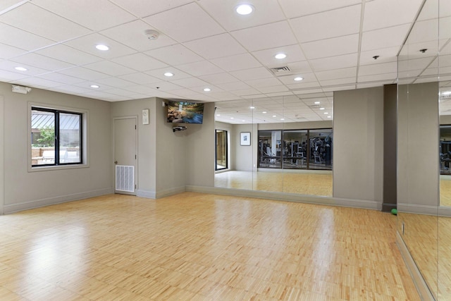 exercise area featuring recessed lighting, visible vents, and baseboards