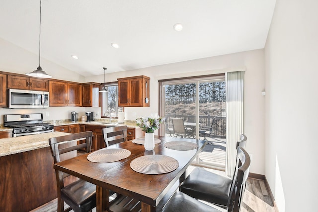 dining space featuring recessed lighting, vaulted ceiling, and baseboards