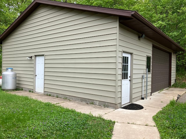 view of side of property with an outdoor structure and a garage