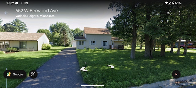 view of front facade with a front lawn