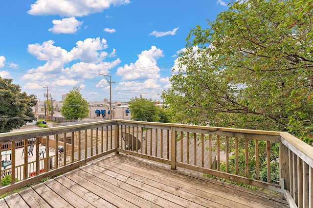 1498 Sherburne Ave, Saint Paul, MN 55104 - view of wooden terrace
