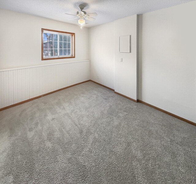 unfurnished room featuring carpet flooring, a textured ceiling, and ceiling fan