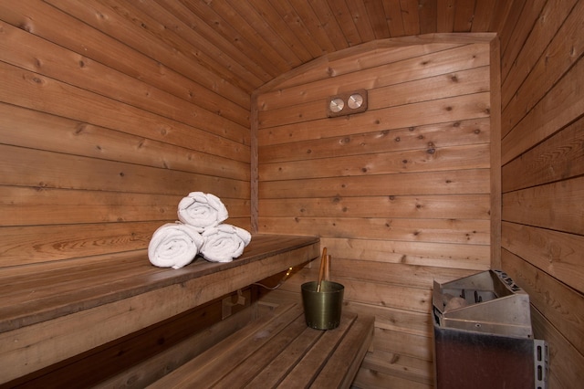8075 211th Ave NW, Nowthen, MN 55330 - relaxing sauna / steam room with wooden walls