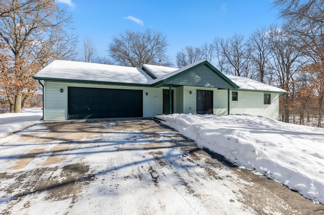 view of front of home with a garage and driveway