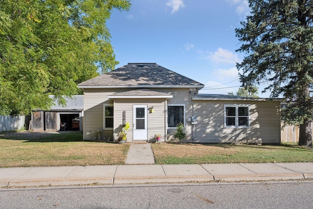 view of front of house featuring a front yard