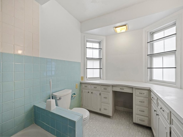 230 Mcleod Ave W, Winsted, MN 55395 - full bath with a bathtub, toilet, tile patterned floors, tile walls, and vanity