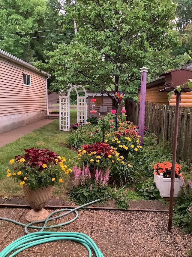 view of yard featuring fence